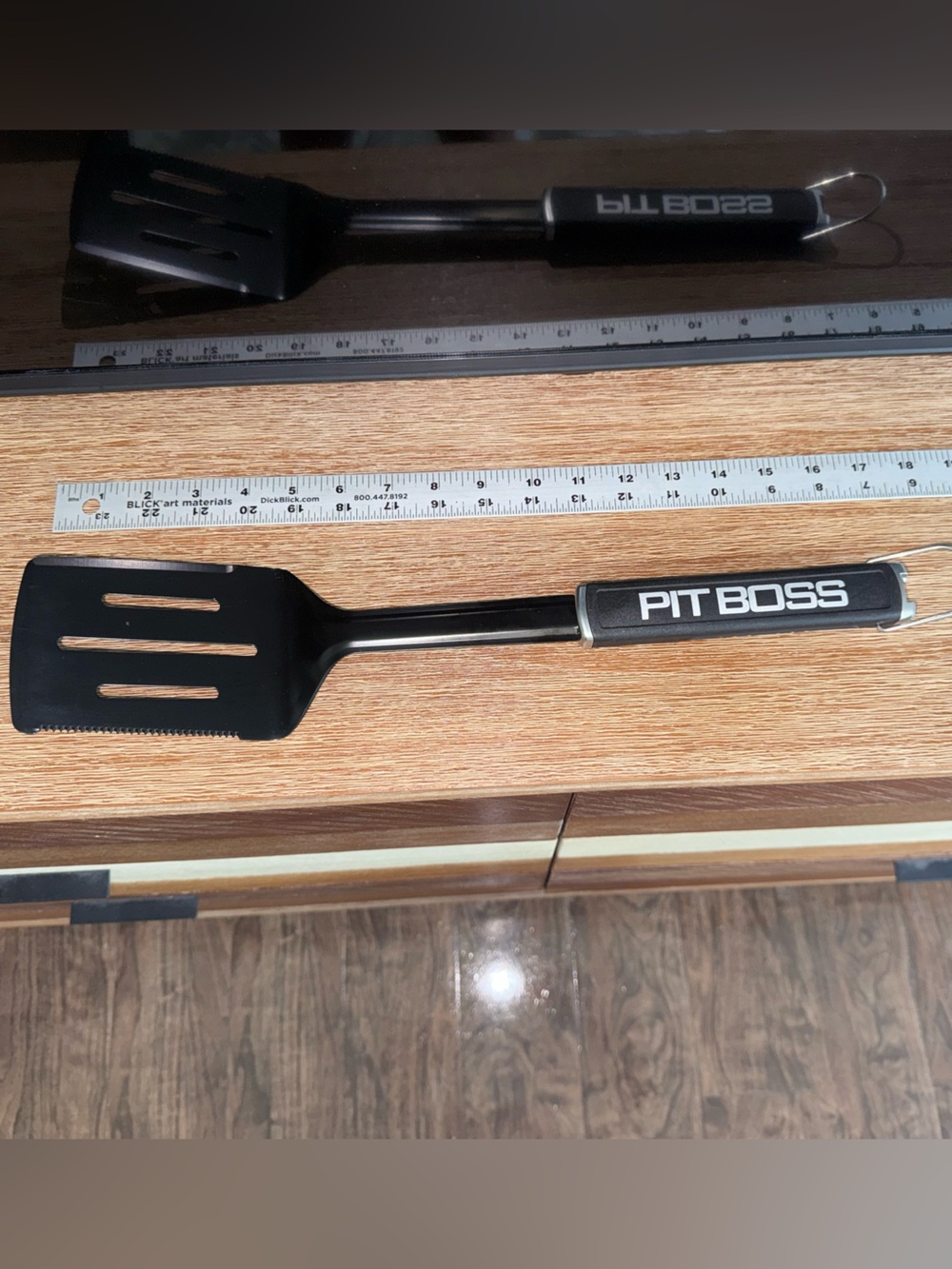 ⭐️ XL PITT BOSS Black Slotted Turner Spatula with Rubber Grip & Side Scraper